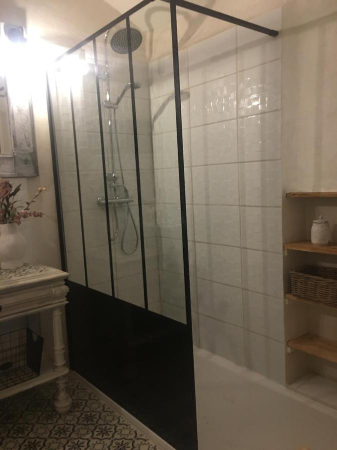 Gite Au Petit Bonheur Chateldon Kültér fotó